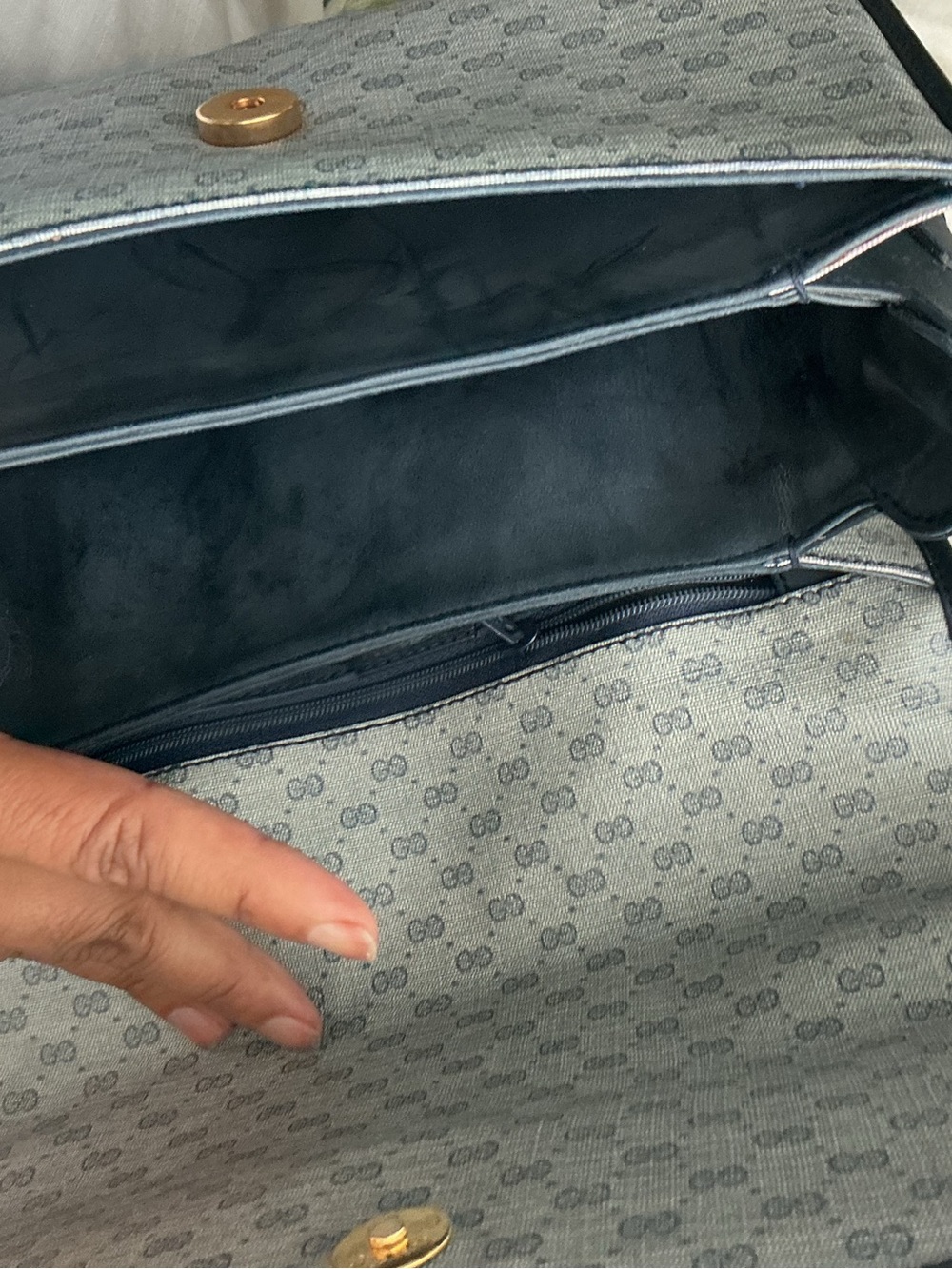 GUCCI Classic Monogram Crossbody Bag in Light Gray and Black - Picture 8 of 16